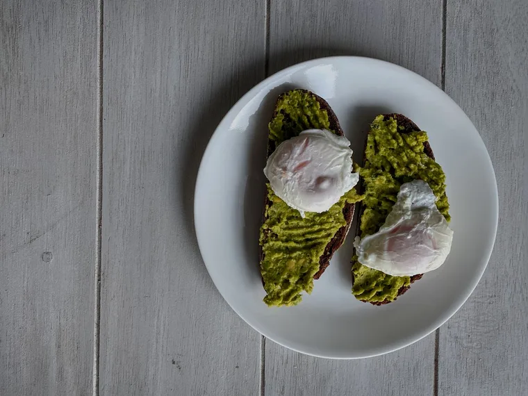 Avocado toast et œuf poché
