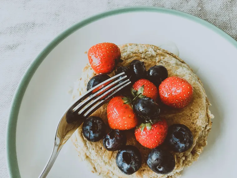 Pancakes protéinés aux fruits rouges