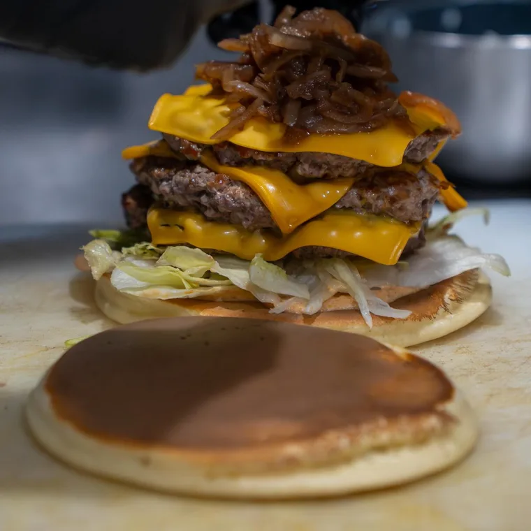 Burger protéiné jusqu'à 3 steaks à manger sur place — Protéine Eat Toulouse